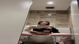 職場でオナる変態女