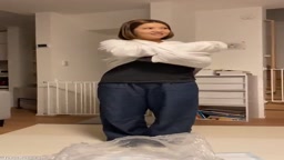 拾い動画　部屋でおしっこ