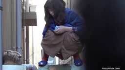 【HD】野外でおしっこする女子を覗き見 1