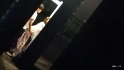 公園でsex中のカップル