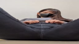 マスク女子の床オナニー♡