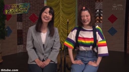 裸で漫才する女コンビ