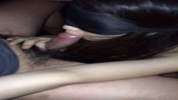 22歳黒髪巨乳 頭押さえてフェラ