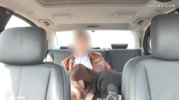 【個撮・車内フェラ&セックス】パイパン美人妻