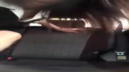 休憩時間に社用車の中で...