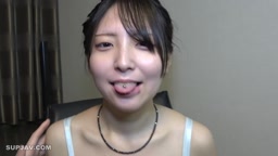 クールなスレンダーアパレル美人店員