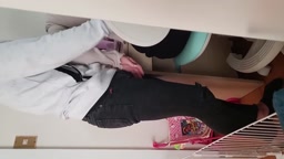 こ共部屋 むす子の隣で中出し