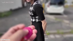 20歳美裸体現役スレンダー女子大生♡キツキツマンコにローター仕込んで路上でアクメ、激しく突かれて中出しピストンしちゃう！