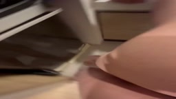 立ちバックでハメ潮