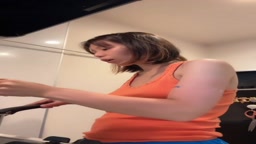 ギャルママ後ろに◯◯がいる