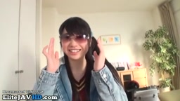 甘い女子大生が興奮した男に喜びを与える