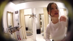 エロい若妻風店員逆さ撮り