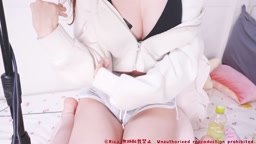 26-02-23 rica 筋トレ中に密着耳舐め