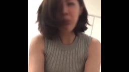 色々言わされている熟女