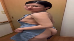 同一① 裸エプロンとアナルプラグ