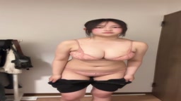 巨乳　JD生着替え