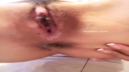 中華スレンダー美女の排泄show1