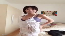 ノーブラで踊る