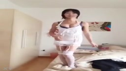 ノーブラで踊る