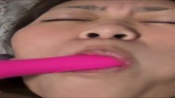 熟女AYAの厭らしい舌使い