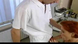 Deutsche MILF mit großen Titten nimmt es mit Riesenschwanz auf