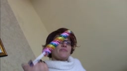 Heiße deutsche MILF bringt sich selbst zum Kommen!