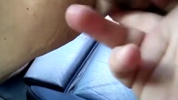 Mature française baise en voiture avec un gros clitoris