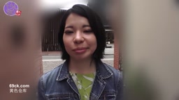 あかい下着とガーターベルトの人妻風30代