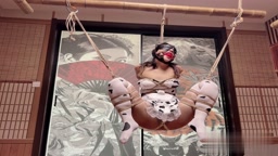 奶牛套装M腿超紧直身吊缚，啵啵贝、AV棒+炮机轮番上阵，强力电击棒再度返场，小美女在空中崩溃.mp4