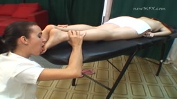 massaging feet