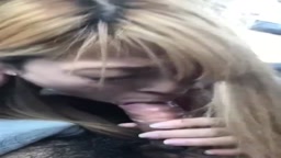 車内人妻フェラ