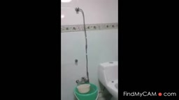 Indian Girl Masturbates on Webcam After Bath