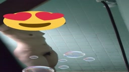 消えてたシャワーオナニーの子