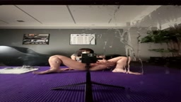 rrジムで超潮吹きディルドオナニー