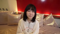 あどけなさが残る18才の女の子に中出し。