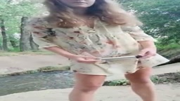 森の中のフランス人カムガール (2)