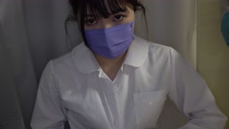 [ワクチン接種]見えた！学年トップレベルに可愛いJKの乳首！更にブラ紐を引っ張り手前の乳首もGET[胸チラ]