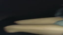 歌いながら手まんされるギャル