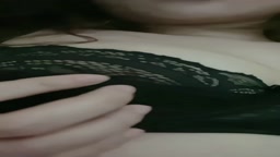 巨乳大二母狗 主动掀开胸罩 乳晕超大奶头坚挺