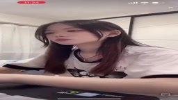 ノーブラ配信者のB地区見え事故