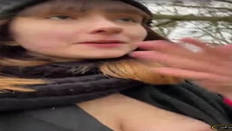 フランス　美人　露出　ショート