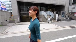 おにぎり屋台のお姉さん