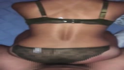 パンツずらして