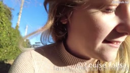 Louiselittlefrench - Masturbating next to street