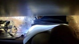 熟女が居酒屋でフェラ