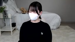 背骨タトゥーの女