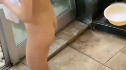 日本人女子 温泉・露天風呂入浴中