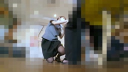 携帯ショップ パンチラと胸チラ