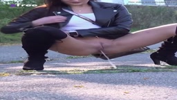 No panties-たぶん彼女は下着を着るのが嫌いなんだ