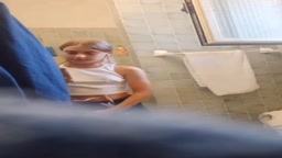 Adolescente Espiada en la Ducha